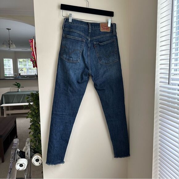 Levi’s the wedgie skinny slightly cropped distressed hem jeans-very flattering - Picture 4 of 14